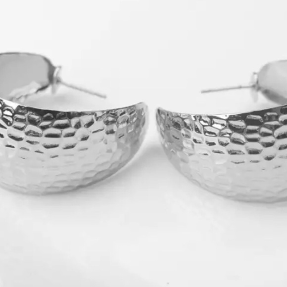 Wide geometric dangle silver colour earring - Picture 4 of 5